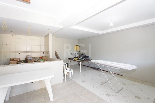 Casa para Venda - 300m², 2 dormitórios, sendo 1 suites, 8 vagas - Nonoai