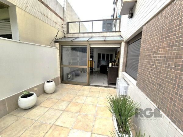 Apartamento em Porto Alegre, no bairro Auxiliadora, com 4 dormitório(s), e 4 banheiros, à venda.
