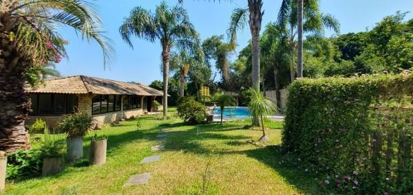 Sítio em Porto Alegre, no bairro Restinga, com 2 dormitório(s), e 2 banheiros, à venda.