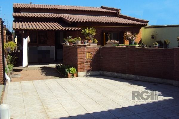 Casa 3 dormitórios no bairro Ponta Grossa