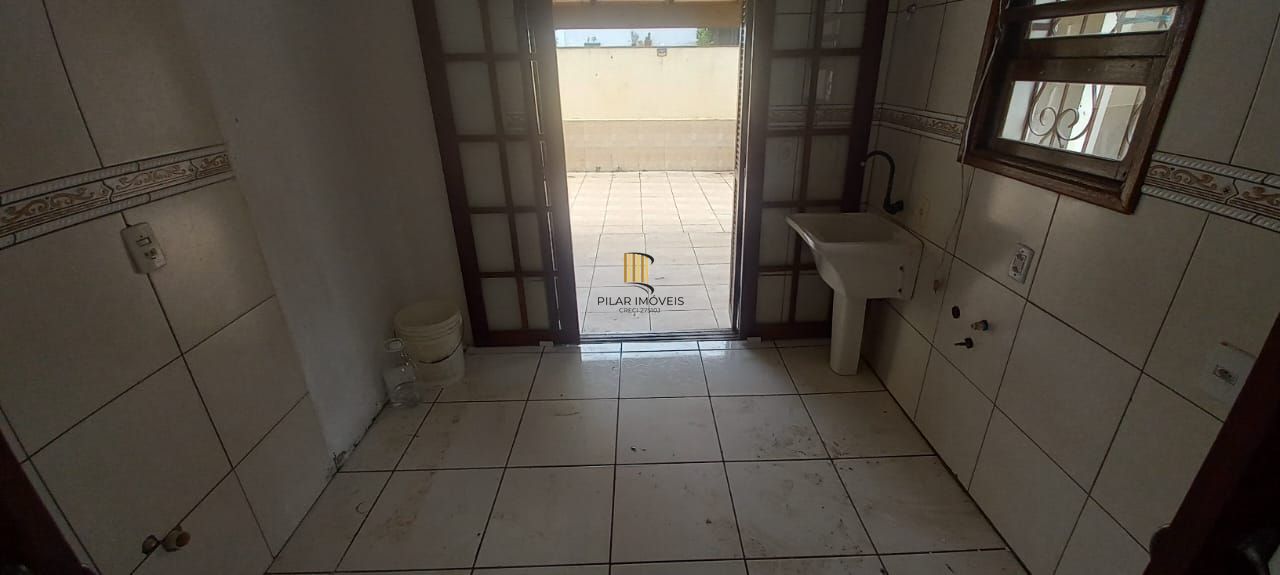 Casa 3 dormitórios no bairro Guarujá