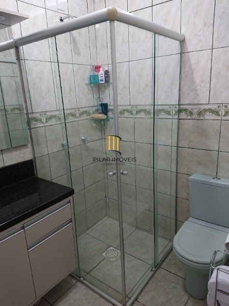 Casa em Porto Alegre, no bairro Espirito Santo, com 4 dormitório(s), e 4 banheiros, à venda.