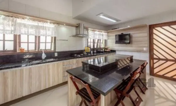 Casa em Porto Alegre, no bairro Aberta dos Morros, com 4 dormitório(s), e 4 banheiros, à venda.
