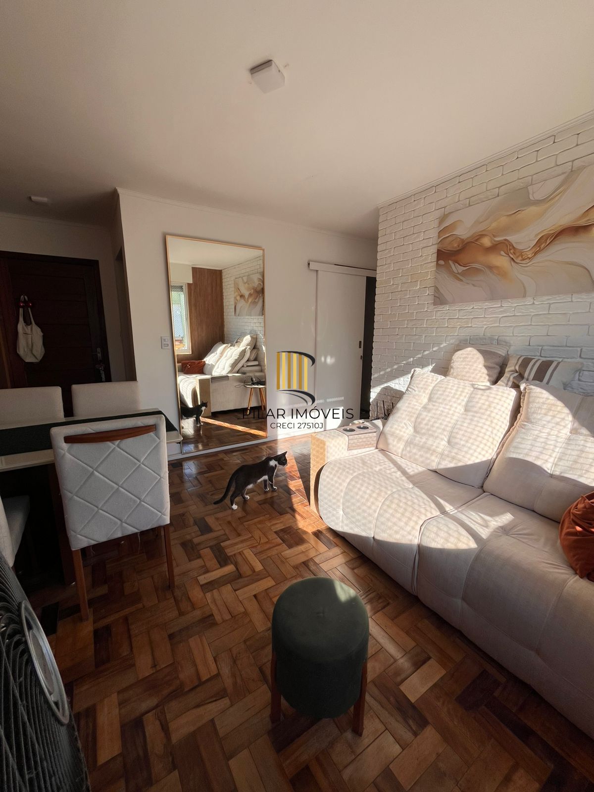 Apartamento semi mobiliado de 2 dormitórios no bairro Cristal