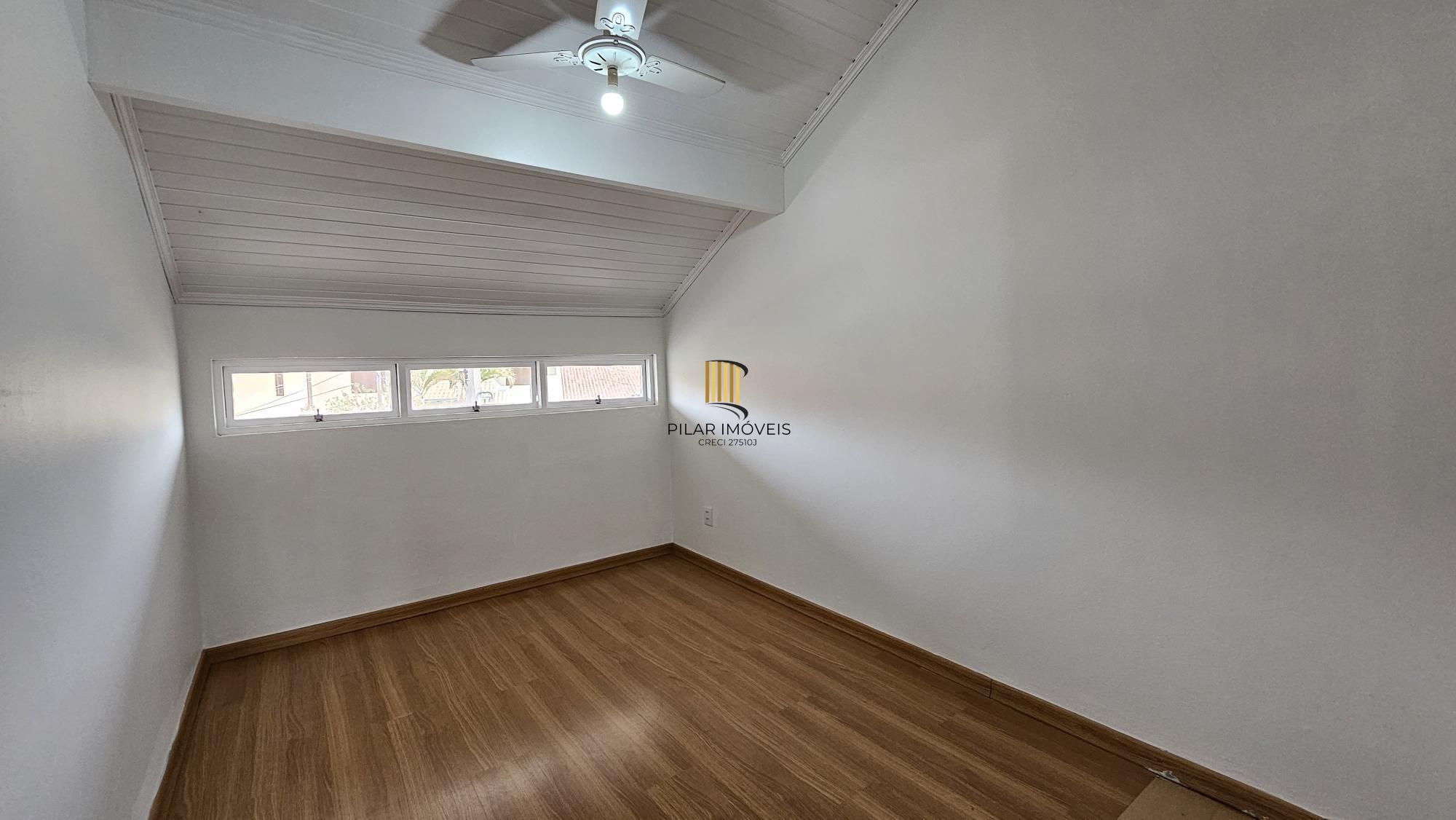 Casa 3 dormitórios no bairro Hípica