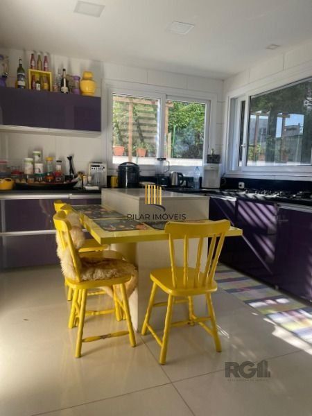 Casa Condominio em Porto Alegre, no bairro Jardim Carvalho, com 3 dormitório(s), à venda.