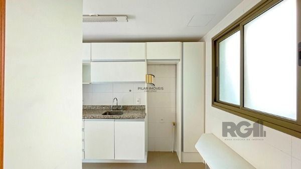 Apartamento em Porto Alegre, no bairro Cavalhada, com 3 dormitório(s), e 3 banheiros, à venda.