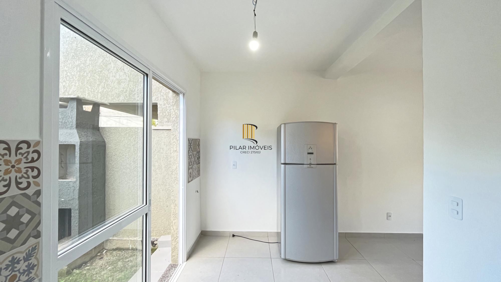 Casa Condominio em Porto Alegre, no bairro Vila Nova, com 2 dormitório(s), e 2 banheiros, à venda.