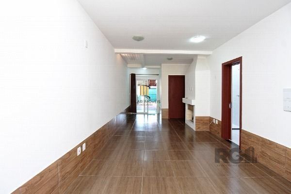 Casa em Porto Alegre, no bairro Aberta dos Morros, com 2 dormitório(s), e 2 banheiros, à venda.
