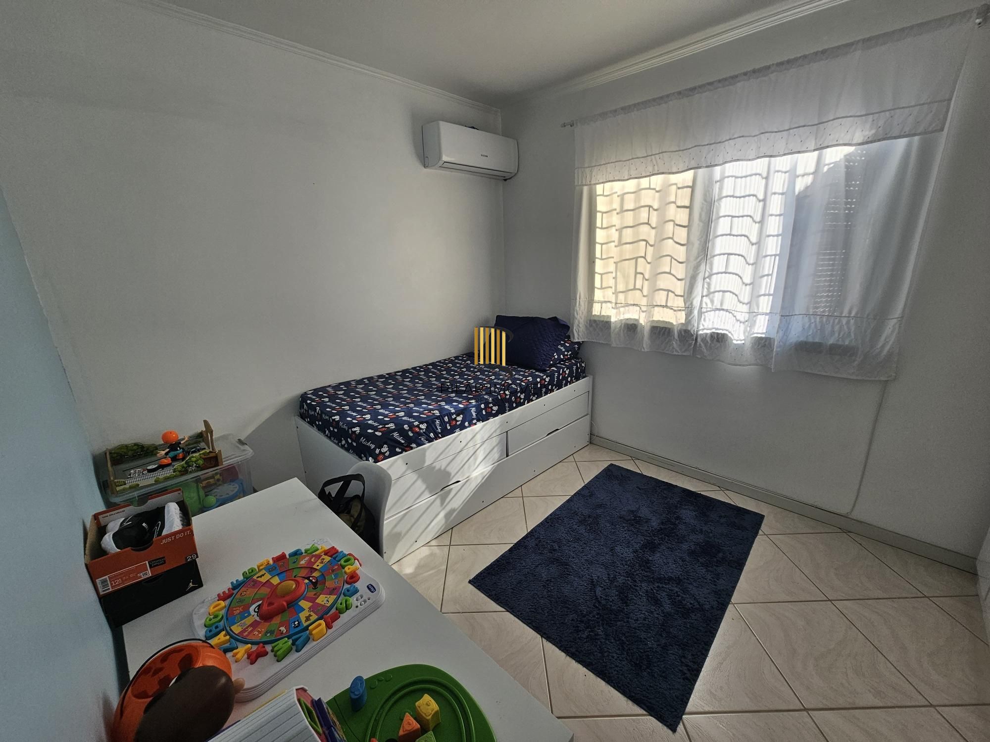 Casa com piscina terreno 10x30 zona sul de Porto Alegre