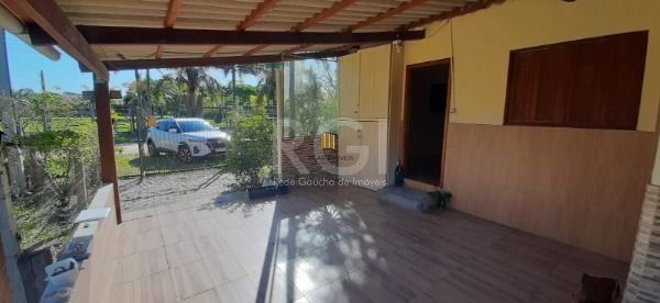 Sítio em Porto Alegre, no bairro São Caetano, com 5 dormitório(s), e 5 banheiros, à venda.