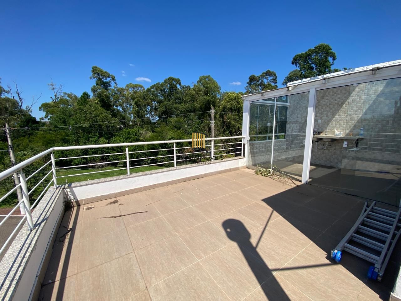 Casa em condomínio semimobiliada, no Lagos de Nova Ipanema