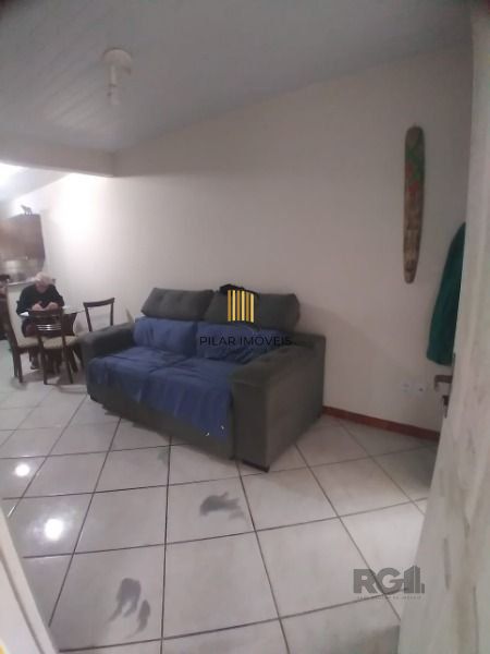Casa em Porto Alegre, no bairro Hípica, com 2 dormitório(s), e 2 banheiros, à venda.