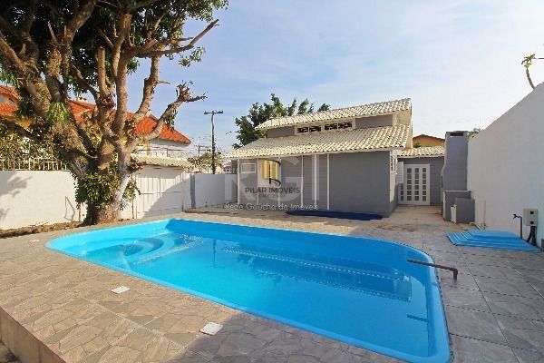Casa para Venda - 101m², 3 dormitórios, sendo 1 suites, 3 vagas - Guarujá