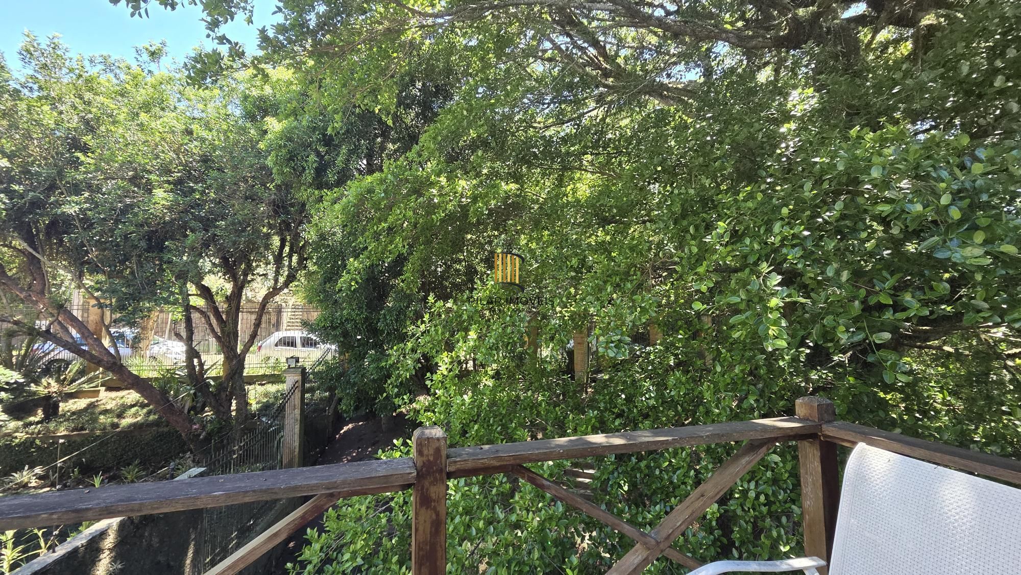 Belíssima residência com 4 dormitórios, 2 suítes com closet e vista deslumbrante para o Guaíba.