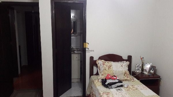Casa para Venda - 300m², 3 dormitórios, sendo 3 suites, 4 vagas - Espirito Santo