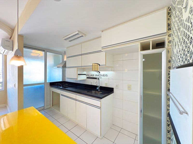 Apartamento com 2 dormitórios, 2 vagas, 65m2 coração do Menino Deus.