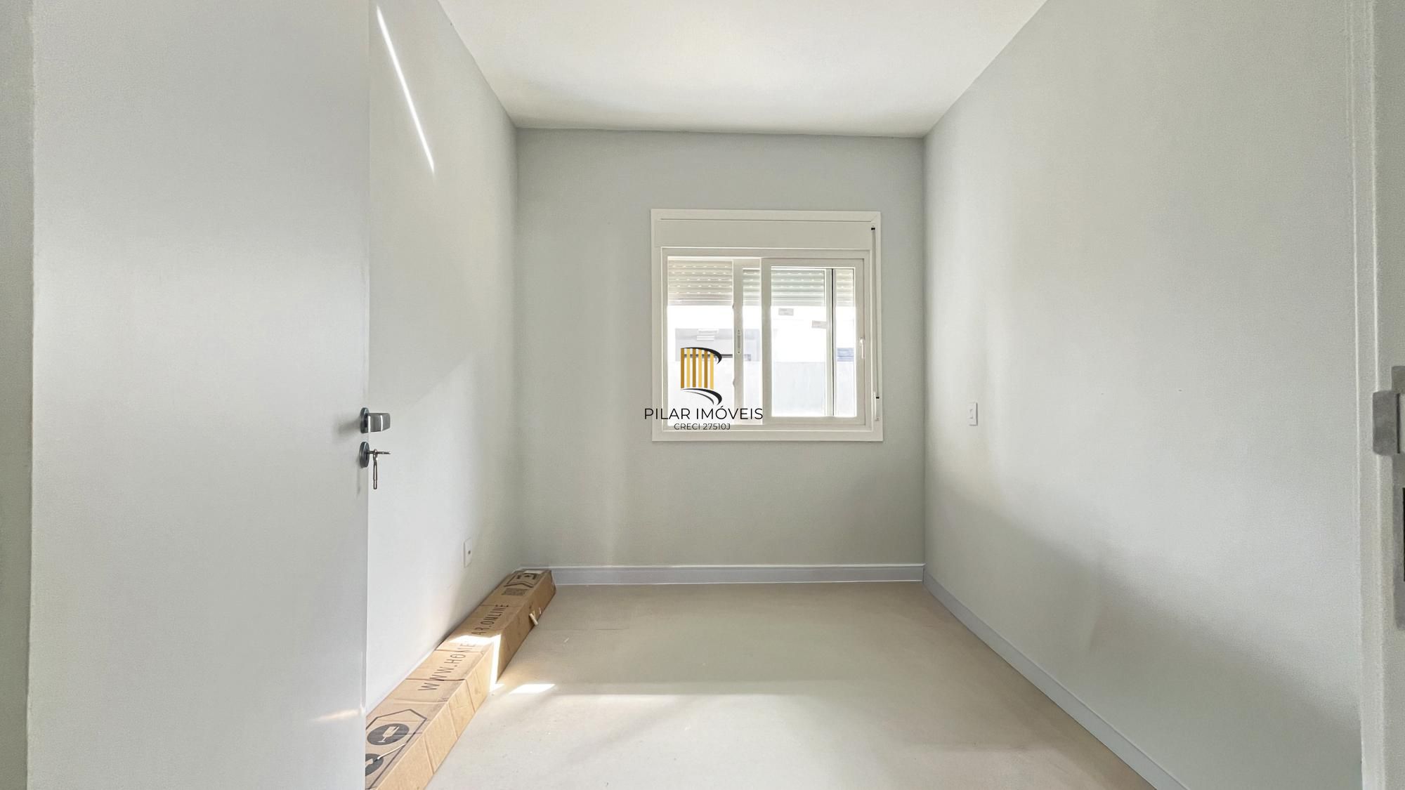 Casa 4 dormitórios( 1 dorm térreo) no Condomínio Villa Amalfi, na zona sul de Porto Alegre.