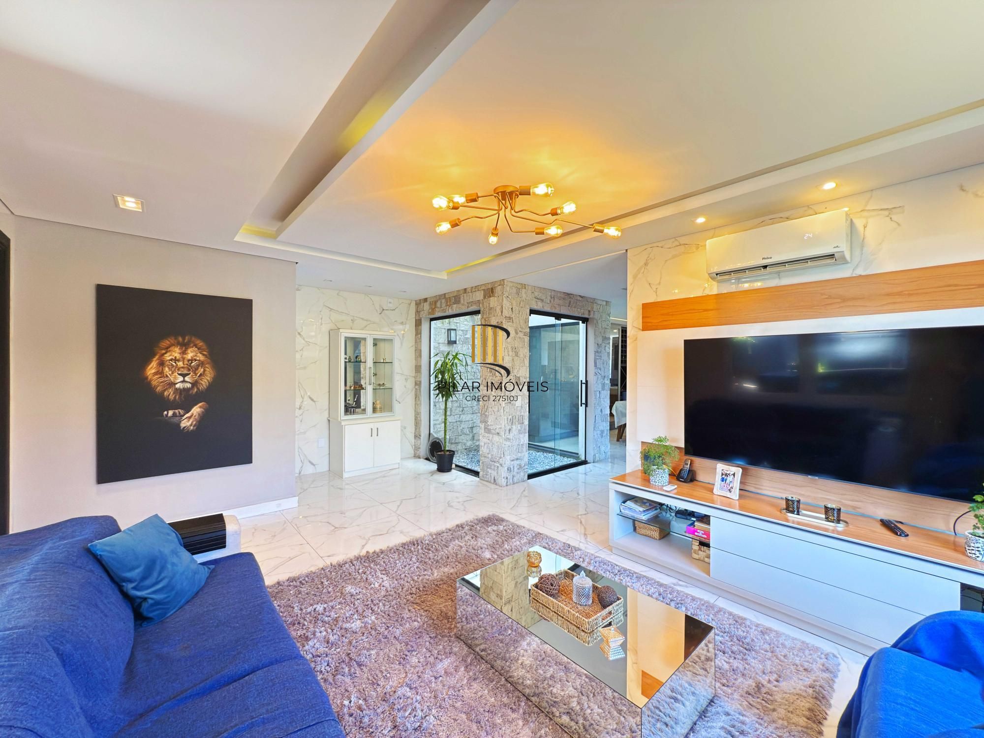 Em busca de uma casa espaçosa e cheia de comodidades no bairro Hípica