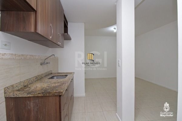 Apartamento em Porto Alegre, no bairro Guarujá, com 3 dormitório(s), e 3 banheiros, à venda.