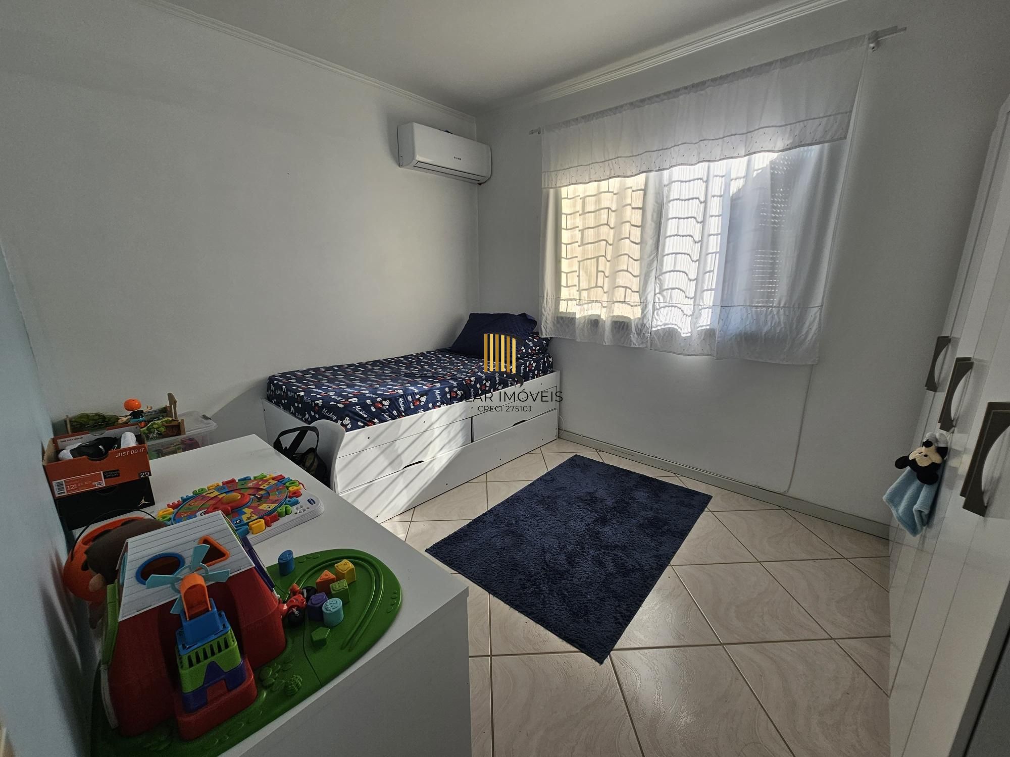 Casa com piscina terreno 10x30 zona sul de Porto Alegre
