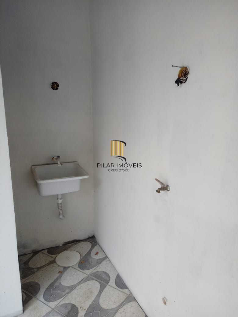 Casa 2 dormitórios no bairro Guarujá