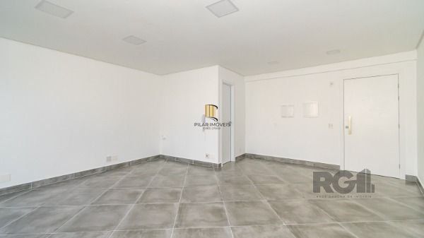 Conjunto/Sala em Porto Alegre, no bairro Tristeza, e 0 banheiros, à venda.