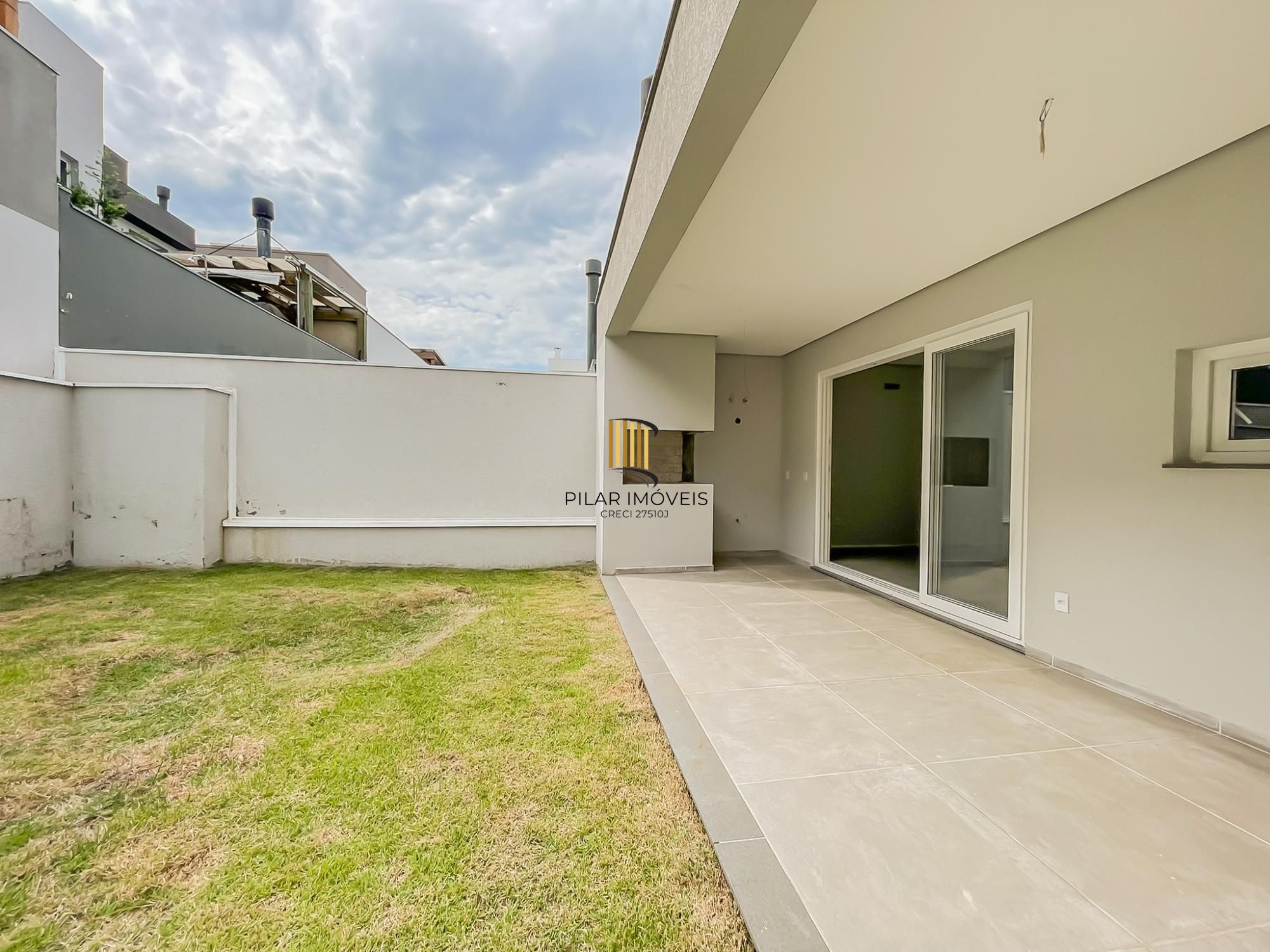 No Mirante do Lago, excelente residência com 3 suítes