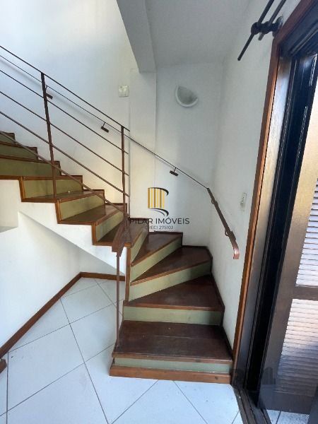 Casa 6 dormitórios no bairro Cristal