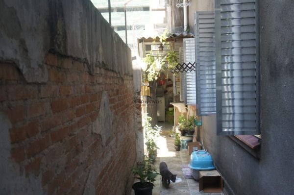 Apartamento em Porto Alegre, no bairro Centro Histórico, com 2 dormitório(s), e 2 banheiros, à venda.