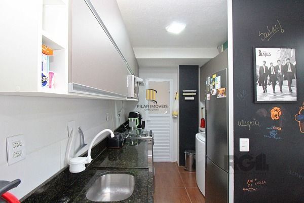 Apartamento em Porto Alegre, no bairro Vila Nova, com 2 dormitório(s), e 2 banheiros, à venda.