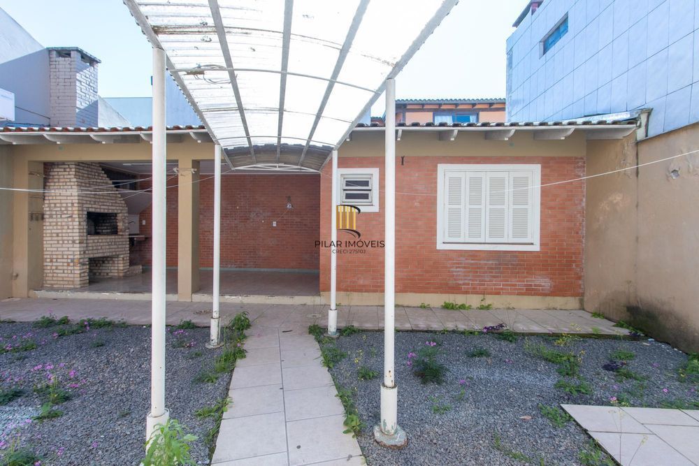 Casa 4 dormitórios no bairro Hípica