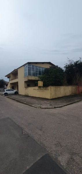 Casa em Porto Alegre, no bairro Cavalhada, com 3 dormitório(s), e 3 banheiros, à venda.