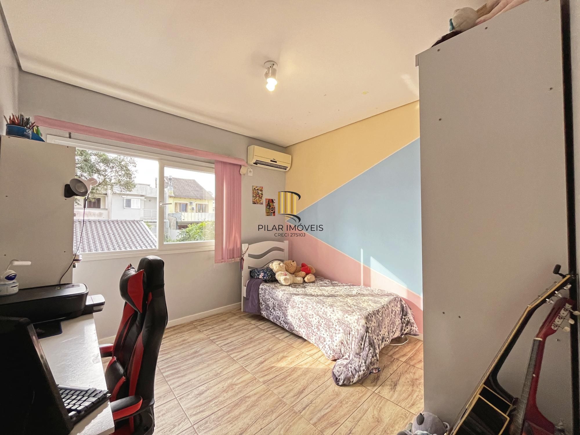 Casa 4 dormitórios no bairro Hípica