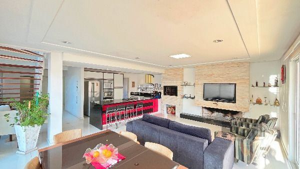 Casa em Porto Alegre, no bairro Hípica, com 3 dormitório(s), e 3 banheiros, à venda.