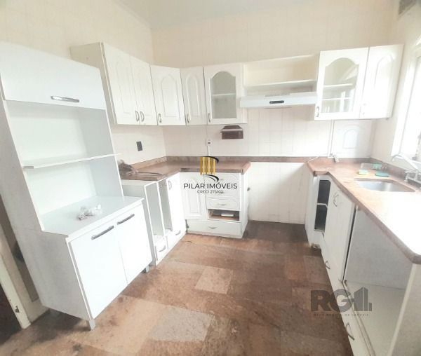 Casa Comercial em Porto Alegre, no bairro Tristeza, à venda.