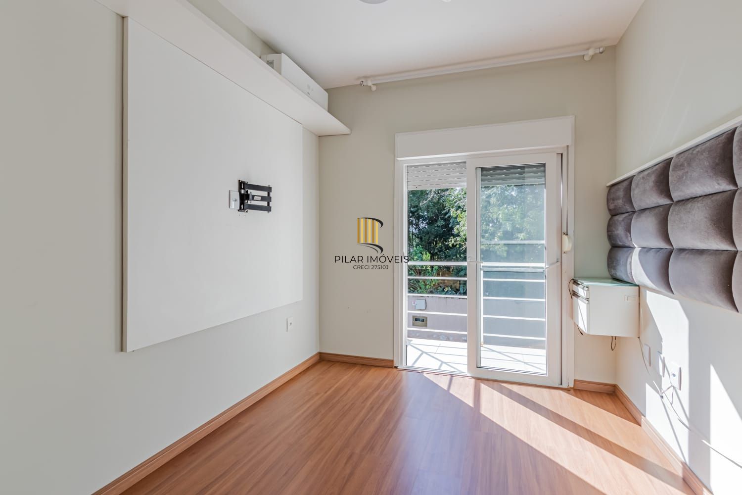 Sobrado 2 dormitórios com sótão em condomínio no bairro Hípica Urubatan zona sul de Porto Alegre !