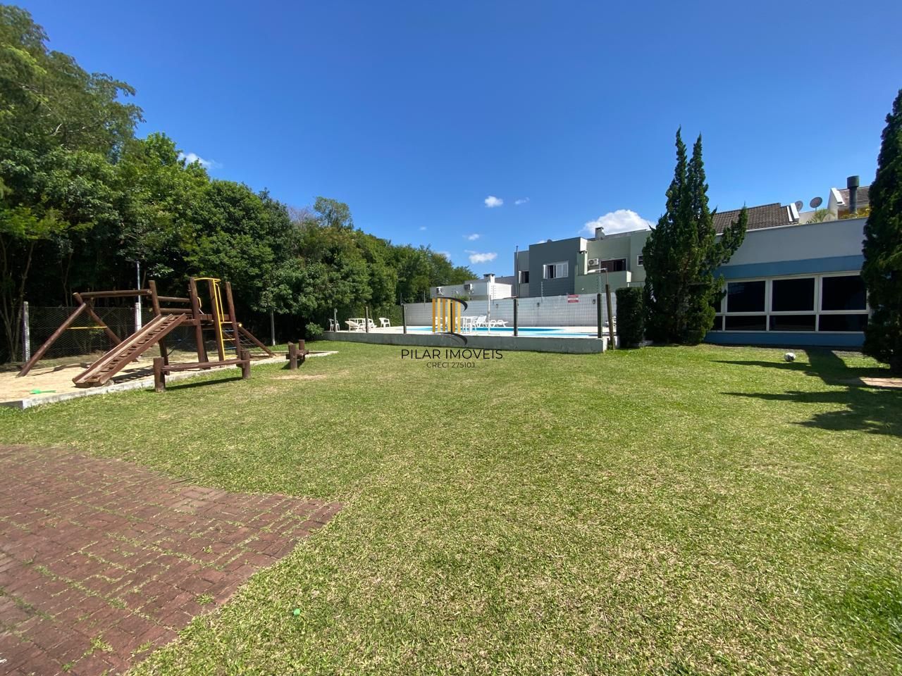 Casa em condomínio semimobiliada, no Lagos de Nova Ipanema