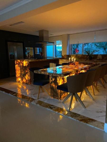 Apartamento em Porto Alegre, no bairro Petrópolis, com 3 dormitório(s), e 3 banheiros, à venda.