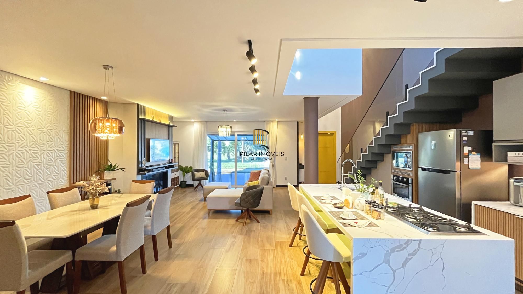 Casa à venda com 174m², 3 dormitórios, 3 suítes, 2 vagas, no bairro Hípica em Porto Alegre