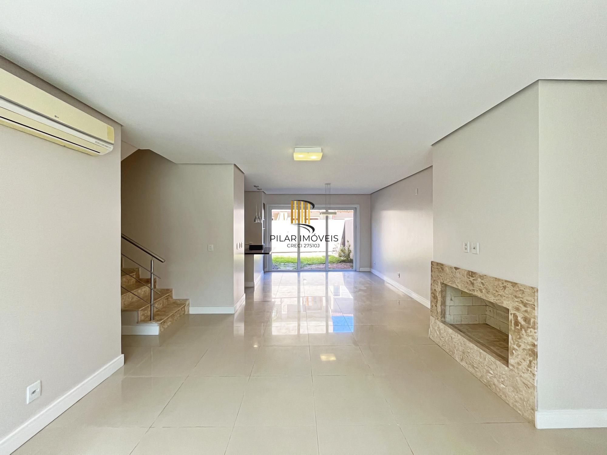 Casa 3 dormitórios no bairro Hípica