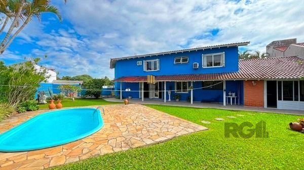 Casa em Porto Alegre, no bairro Ipanema, com 3 dormitório(s), à venda.