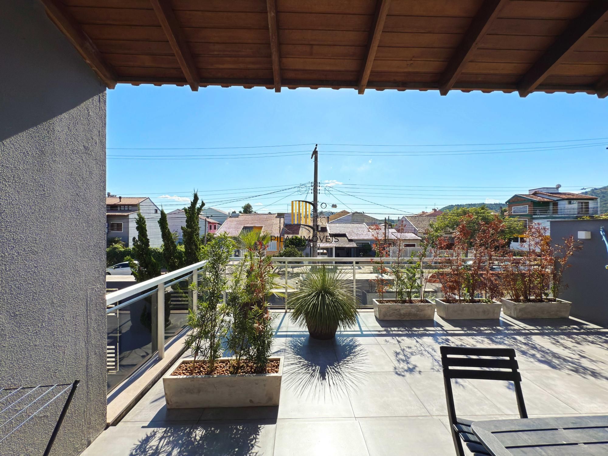 Em busca de uma casa espaçosa e cheia de comodidades no bairro Hípica