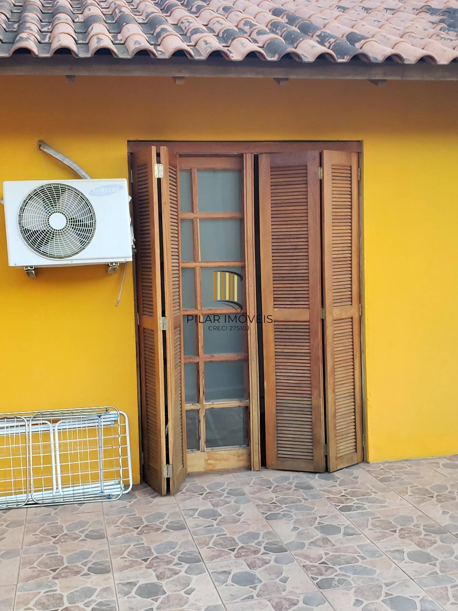 Casa 2 dormitórios no bairro Hípica