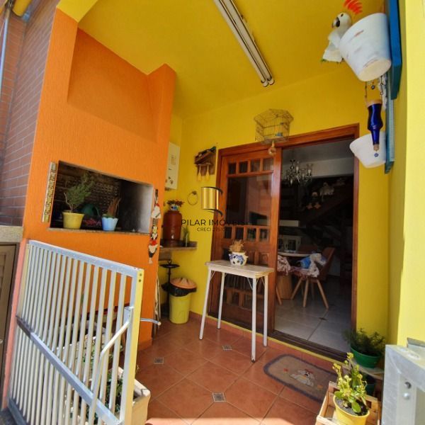 Casa para Venda - 185m², 3 dormitórios, sendo 1 suites, 2 vagas - Bahamas