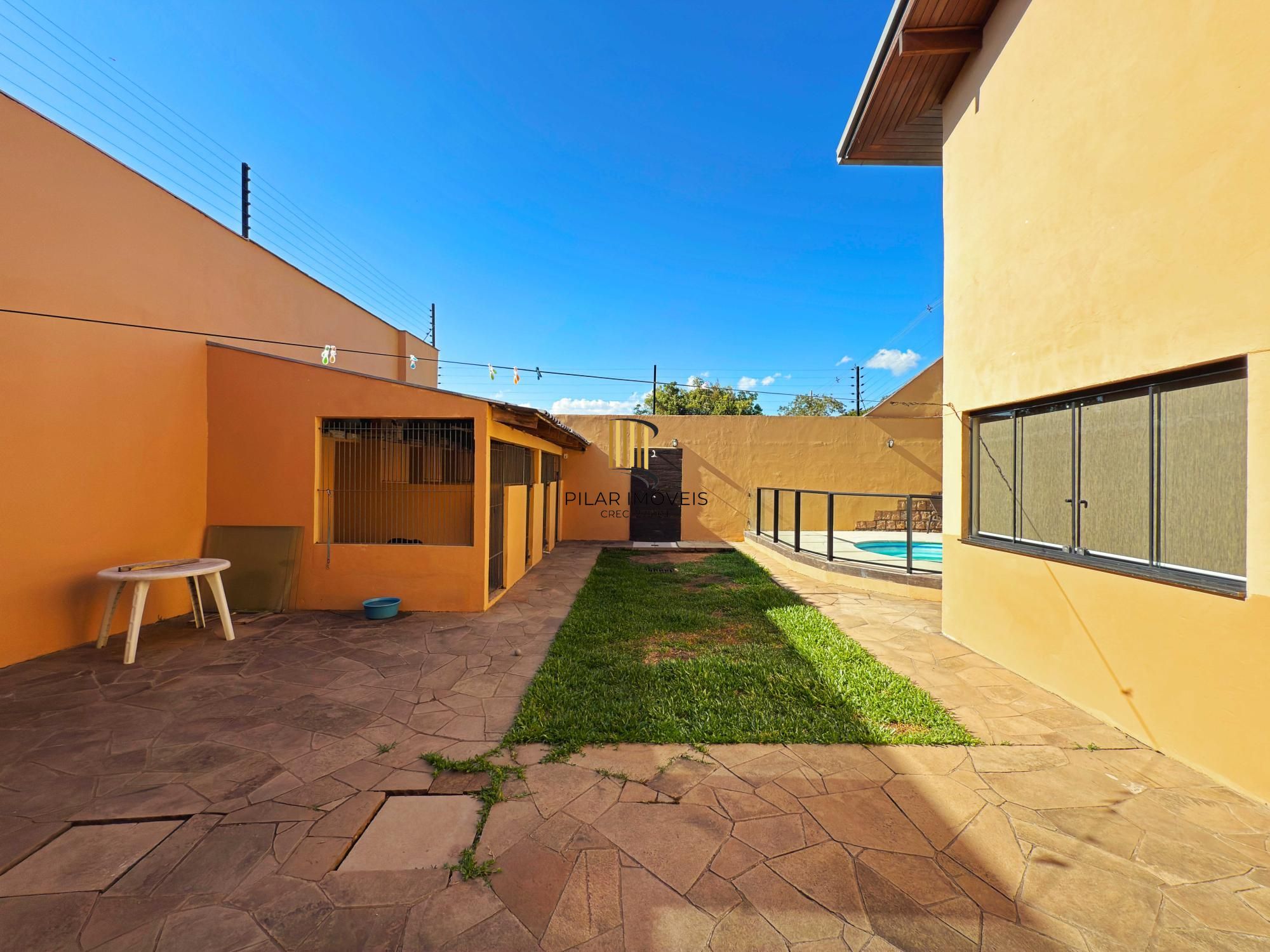 Casa 3 dormitórios no bairro Santa Tereza