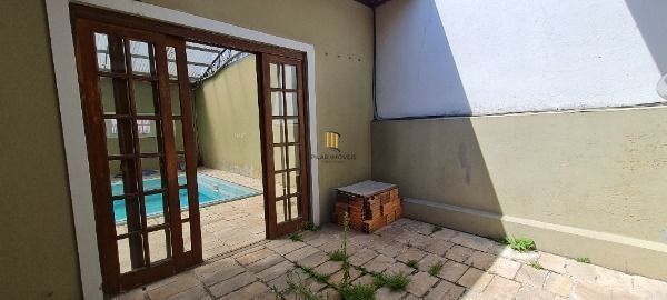 Casa 2 dormitórios no bairro Hípica