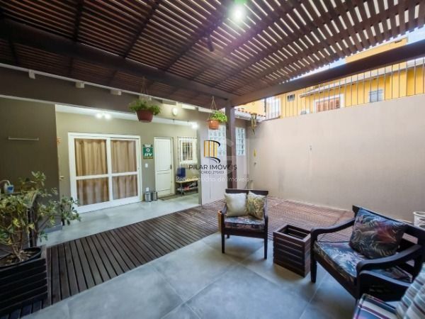 Casa em Porto Alegre, no bairro Vila Conceição, com 3 dormitório(s), e 3 banheiros, à venda.