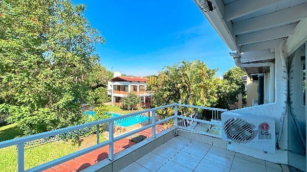 Casa Condominio em Porto Alegre, no bairro Tristeza, com 3 dormitório(s), e 3 banheiros, à venda.