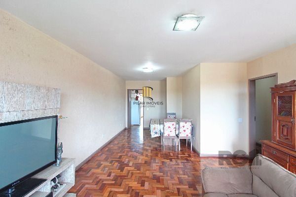 Predio em Porto Alegre, no bairro Hípica, e 0 banheiros, à venda.